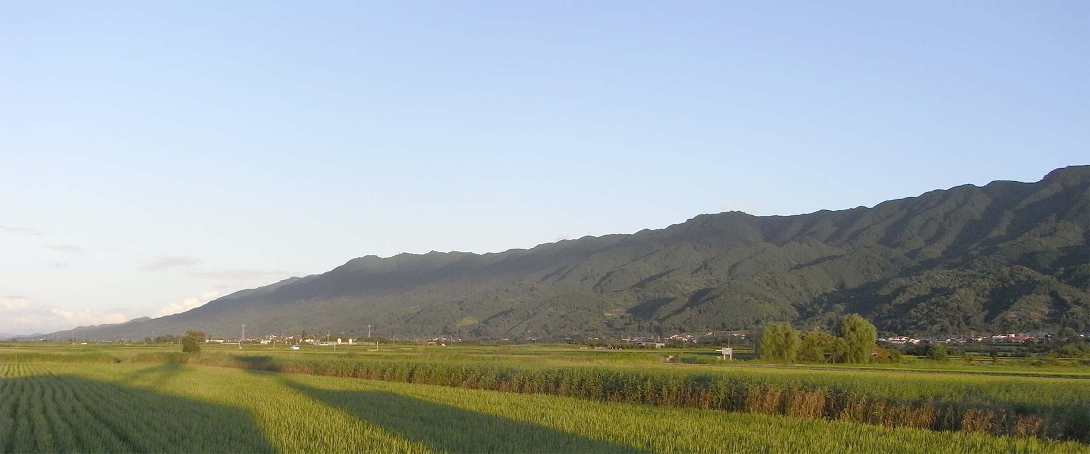 ヒュッゲやまもと　耳納連山を望む